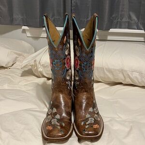 MACIE BEAN WOMEN'S ROSE GARDEN WESTERN BOOTS - BROAD SQUARE TOE